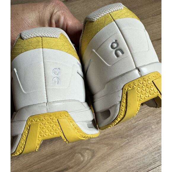 Mint! ON Cloud Cloudventure Waterproof Yellow/Pearl Women's Sz 8.5 *SMALL FIT** - Picture 7 of 10